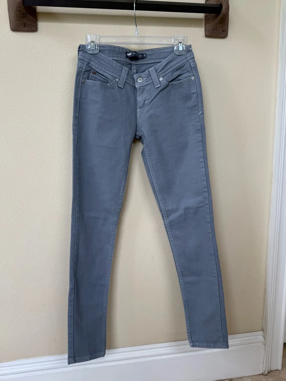 New - Levi’s  gray skinny jeans